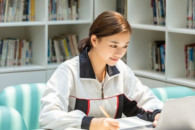 大连大学在职研究生招生门槛高吗？