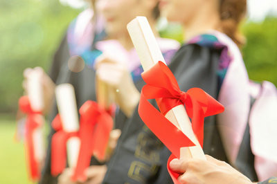 2023年报考经济法学在职研究生学费大概多少钱？
