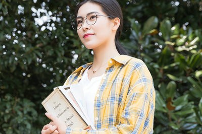 2023年世界经济在职研究生招生时间是如何安排的？