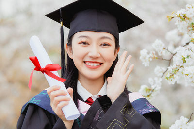 报考政治经济学在职研究生证书认可度高吗？
