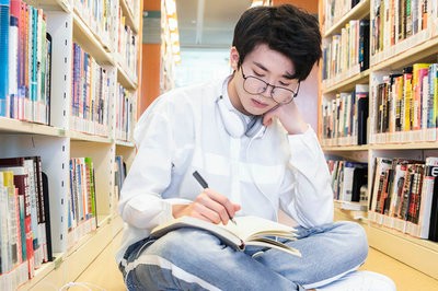 2023年广播电视艺术学在职研究生好考吗？