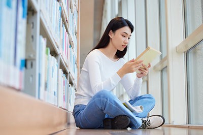 应届生可以报考上海理工大学在职研究生吗？