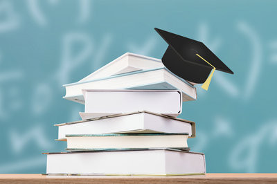 英国奇切斯特大学国际硕士一般什么时候上课？
