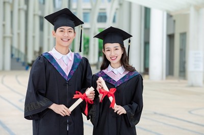 2023年内蒙古在职研究生学费是多少，好考吗？