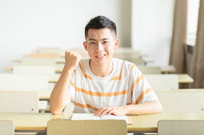 西北师范大学在职研究生可以报考公务员吗？