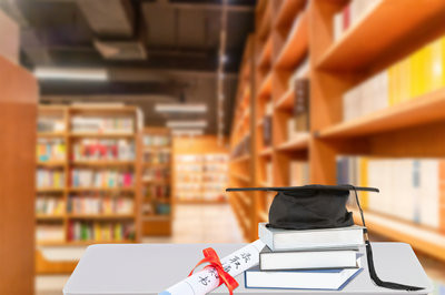 申请英国奇切斯特大学国际硕士有年龄限制吗？