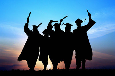 报考文学在职硕士学费贵吗？
