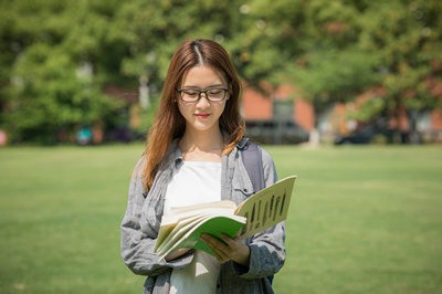 公务员可以报考档案学在职硕士吗？