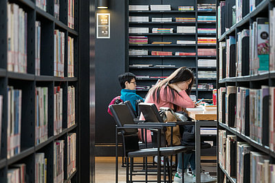 报考在职研究生哪种途径能免试入学？